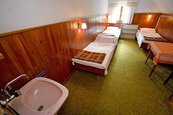 Schronisko Pttk Samotnia Vandrerhjem Karpacz Rom bilde